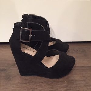 Torrid Black Wedge Heel Sz 6.5W